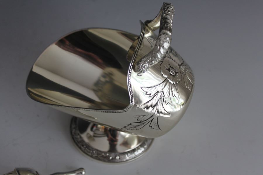 Vintage Ice Bucket With Scoop [Photo 8]