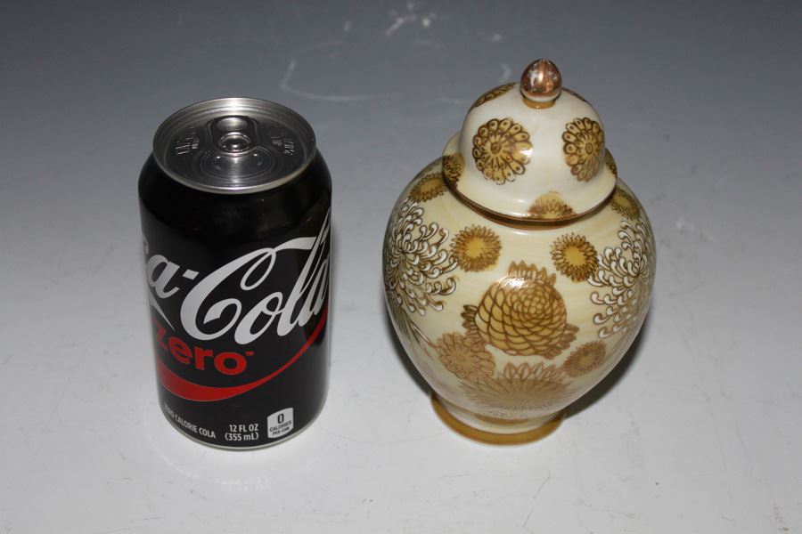 Vintage Yellow Ginger Jar [Photo 1]