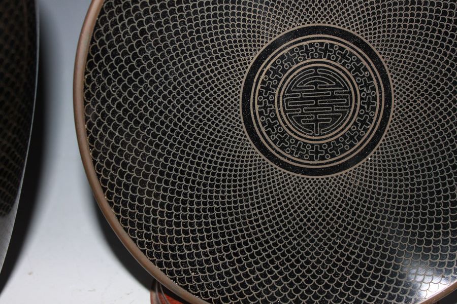 Vintage Pair of Black Cloisonne Vases And Plate China 20th Century With A Brass Rim And Base - Classic Gold Fish Scale Pattern Over A Black Base [Photo 8]