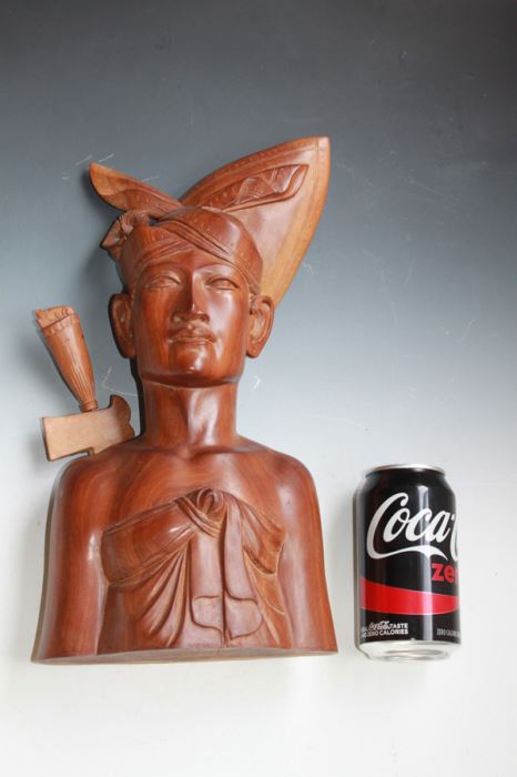 Vintage Klungkung Bali Detailed Teak Wood Carving Of Man [Photo 1]