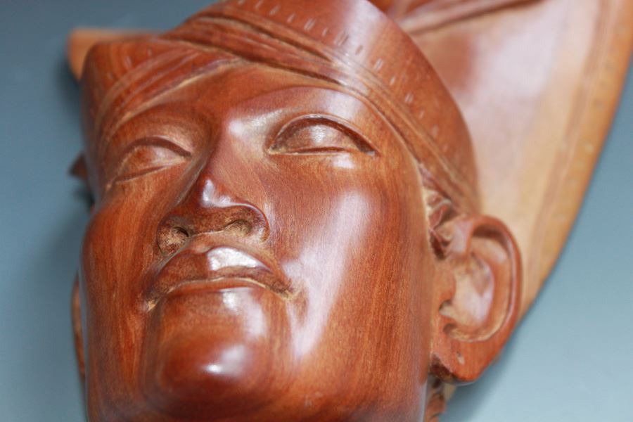 Vintage Klungkung Bali Detailed Teak Wood Carving Of Man [Photo 8]
