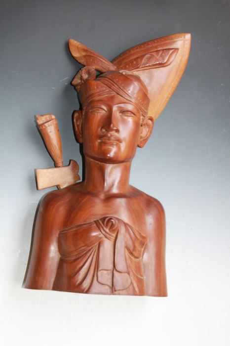 Vintage Klungkung Bali Detailed Teak Wood Carving Of Man [Photo 4]