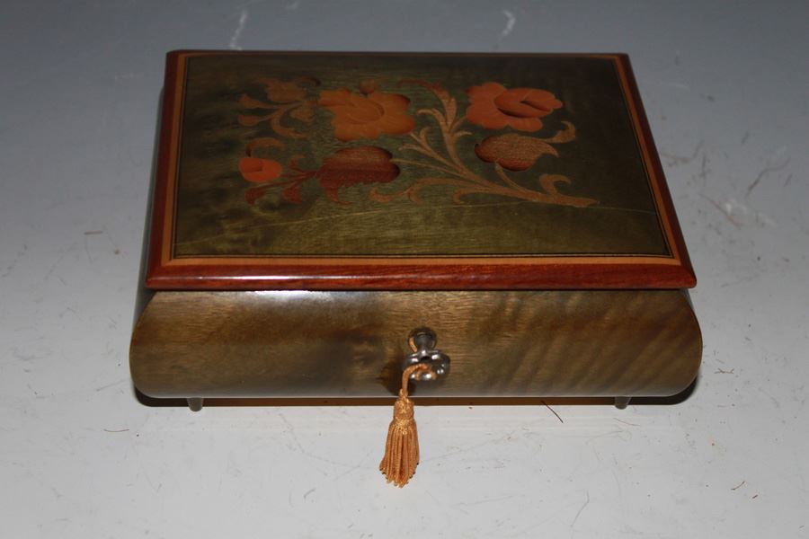 Italian Wooden Inlay Jewelry Music Box With Key Sorrento Plays Lara's Themed Footed