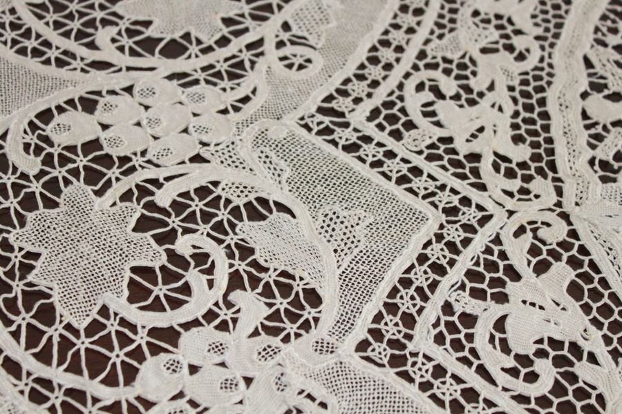 Vintage Crochet Tablecloth [Photo 3]