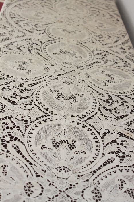 Vintage Crochet Tablecloth [Photo 5]