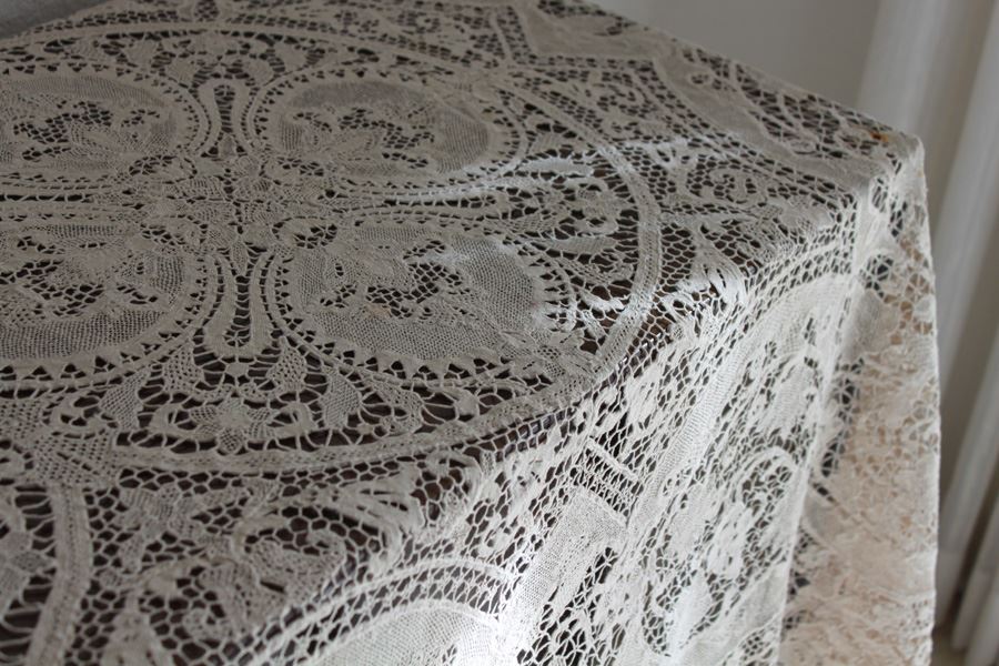Vintage Crochet Tablecloth [Photo 4]