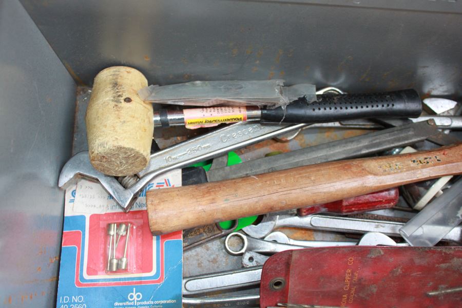 Vintage Metal CRAFTSMAN Toolbox With Tools [Photo 6]