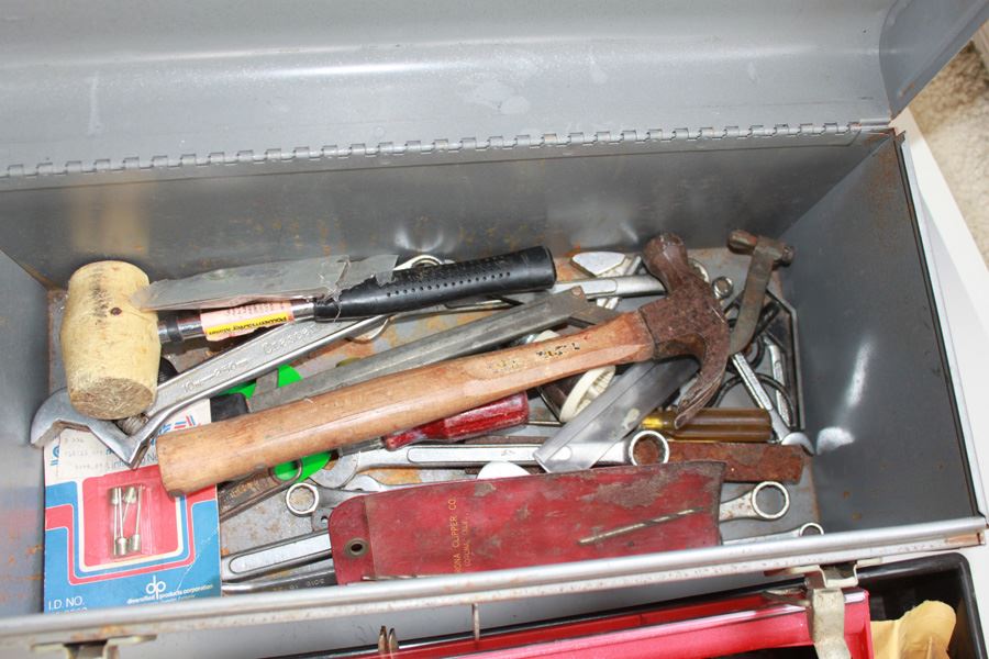 Vintage Metal CRAFTSMAN Toolbox With Tools [Photo 3]