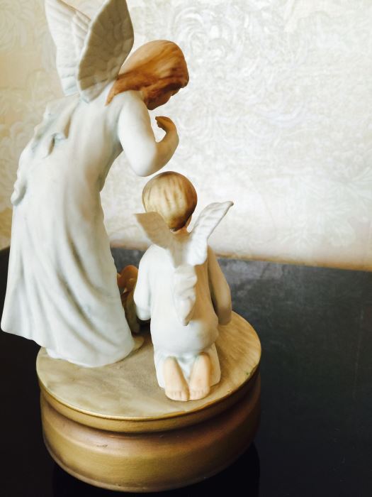 Pictures, Box, Music Box & Book Lot [Photo 16]