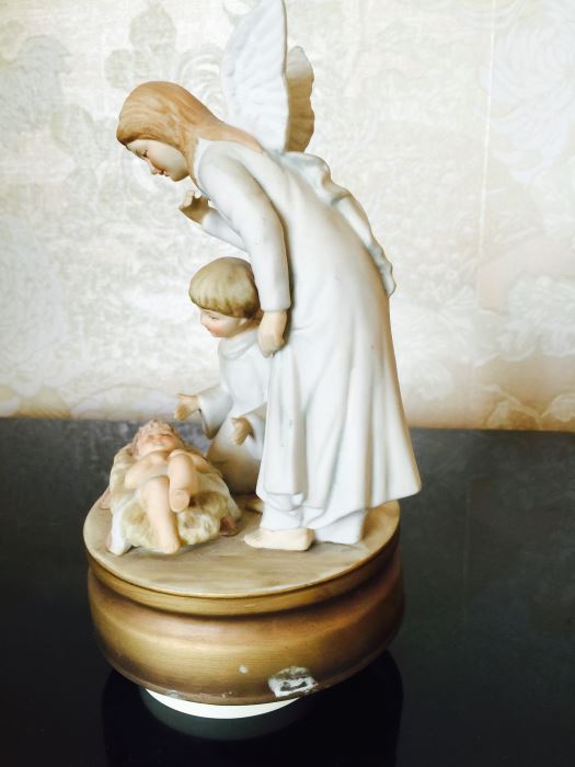 Pictures, Box, Music Box & Book Lot [Photo 15]