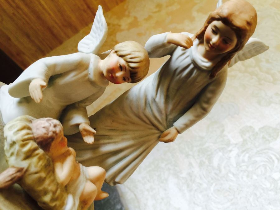 Pictures, Box, Music Box & Book Lot [Photo 18]