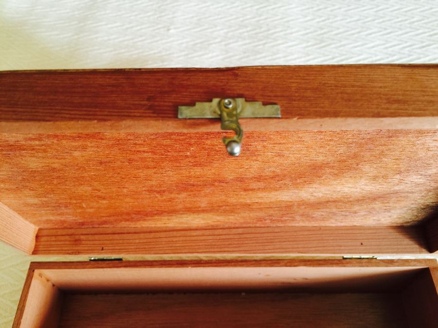 Pictures, Box, Music Box & Book Lot [Photo 4]