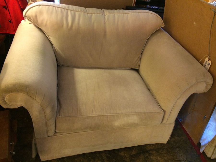 Oversized Chair - Cream Color [Photo 1]