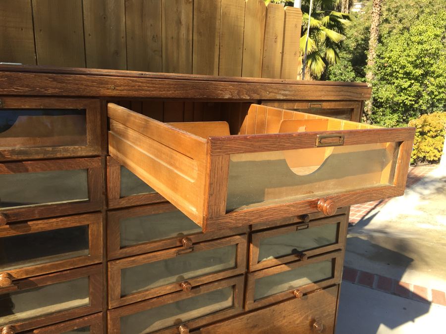 Antique Oak Case Cabinet By Grand Rapids Show Case Co - Perfect For Retail Or Home [Photo 20]