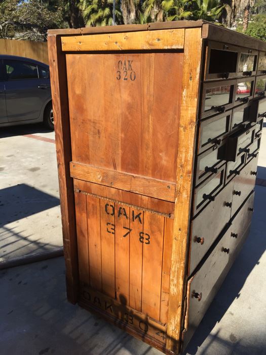 Antique Oak Case Cabinet By Grand Rapids Show Case Co - Perfect For Retail Or Home [Photo 4]