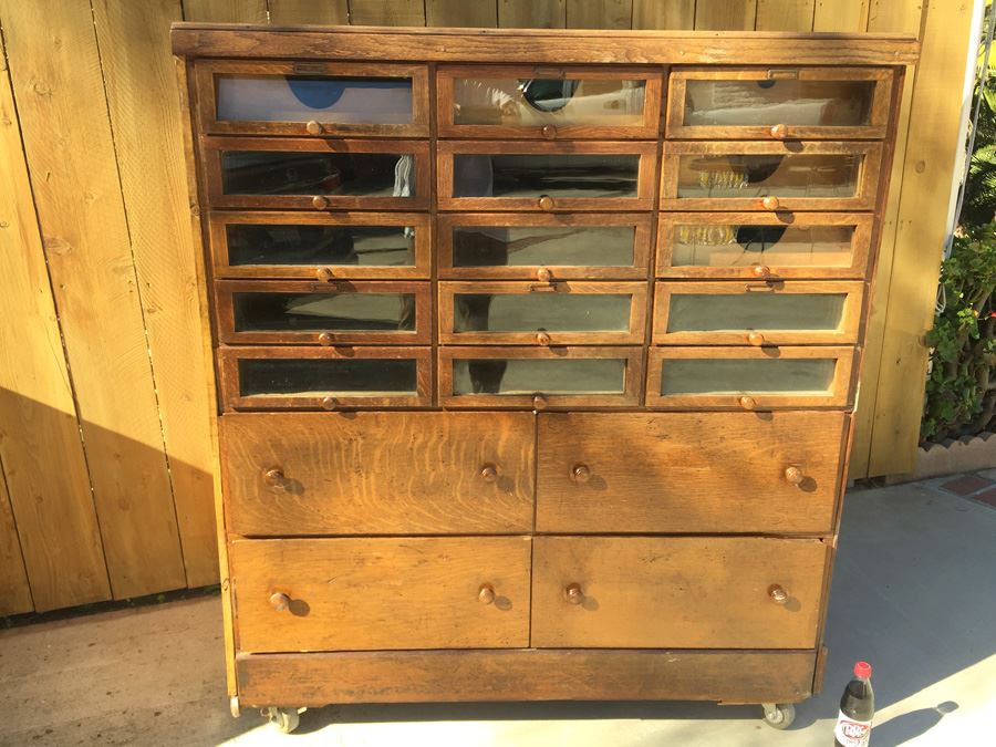 Antique Oak Case Cabinet By Grand Rapids Show Case Co - Perfect For Retail Or Home [Photo 11]