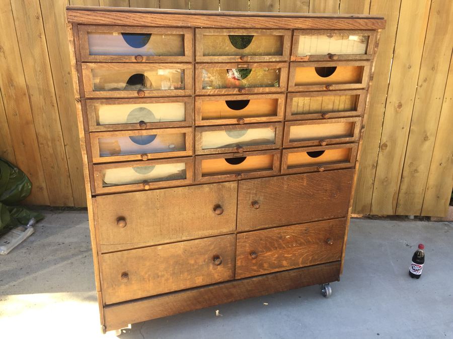 Antique Oak Case Cabinet By Grand Rapids Show Case Co - Perfect For Retail Or Home [Photo 7]