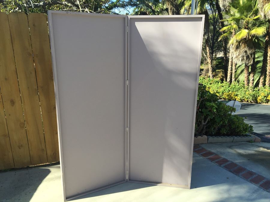 2-Panel Hinged Screen With Cloth Great For Displaying Items [Photo 3]