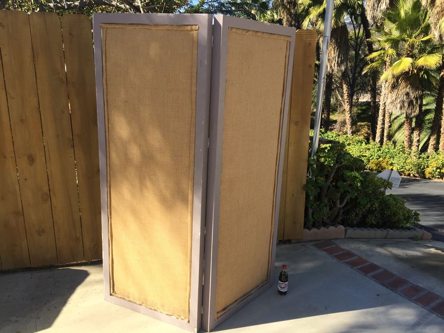 2-Panel Hinged Screen With Cloth Great For Displaying Items [Photo 1]