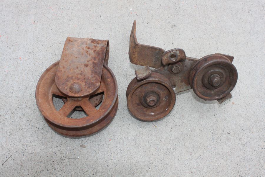 Pair Of Old Pulleys [Photo 5]