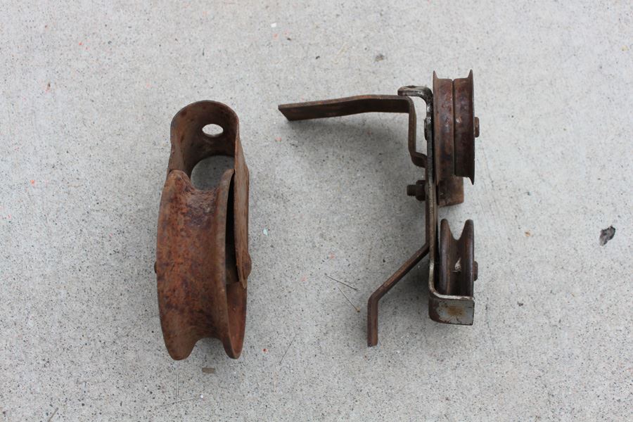 Pair Of Old Pulleys [Photo 3]