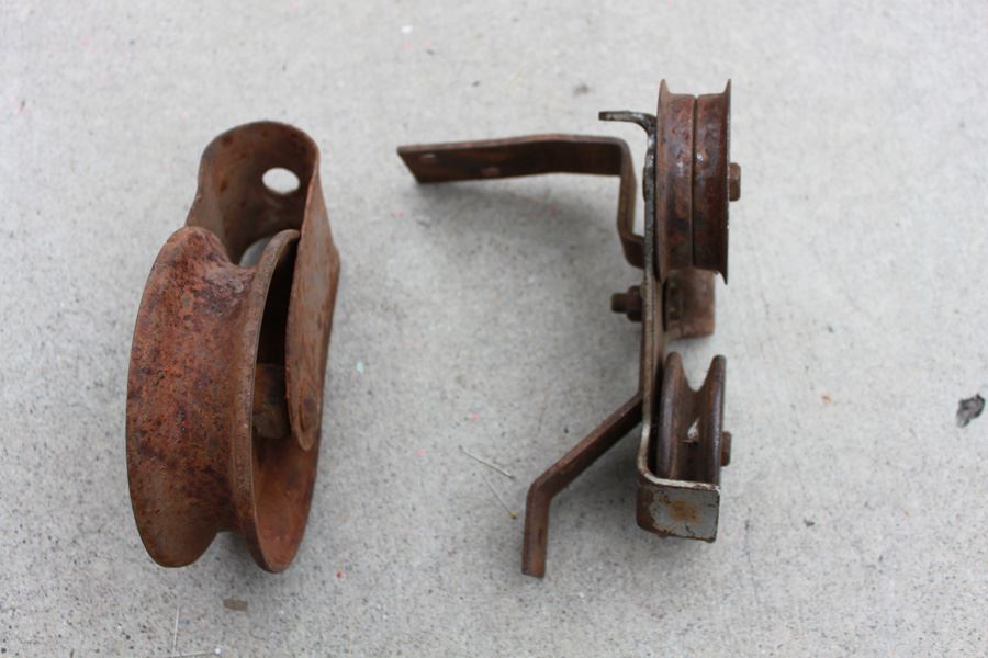 Pair Of Old Pulleys [Photo 2]