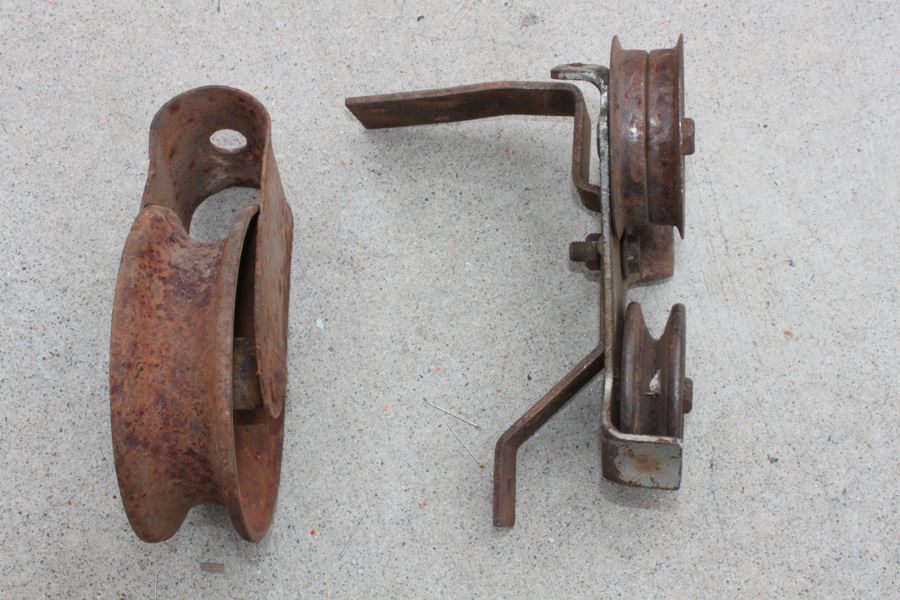 Pair Of Old Pulleys [Photo 4]