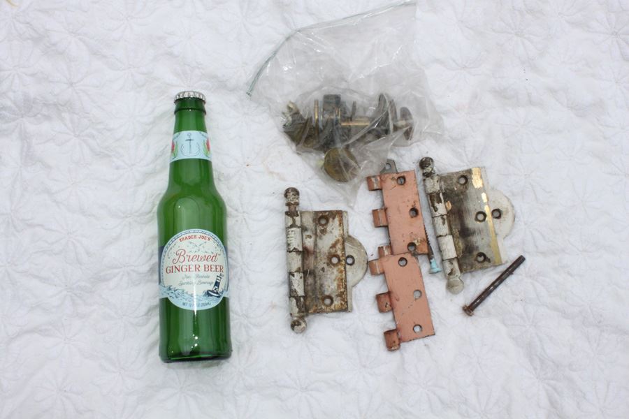Hinge And Door Knob Lot [Photo 1]