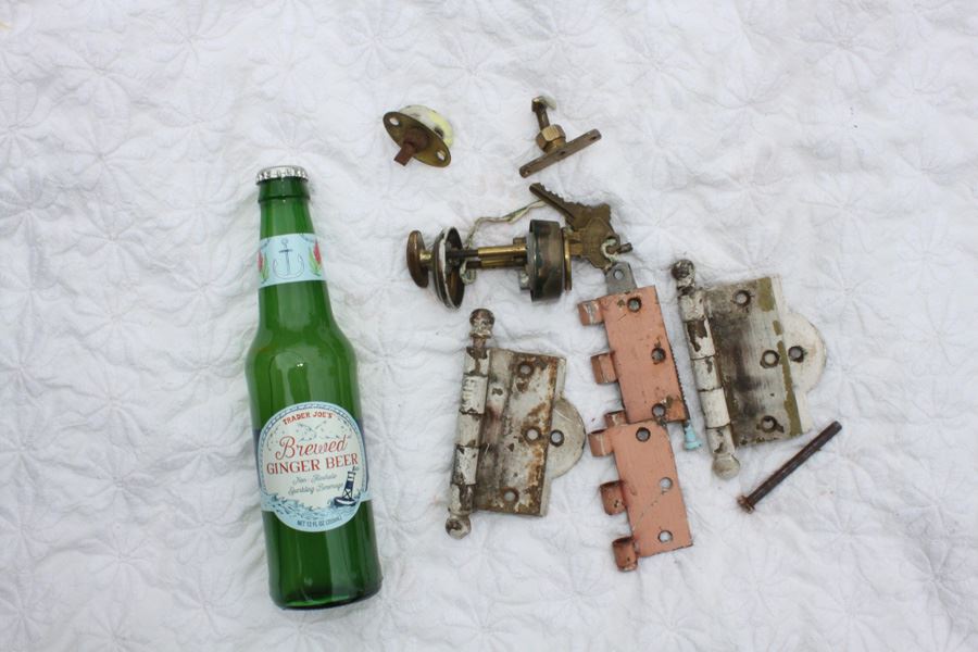 Hinge And Door Knob Lot [Photo 3]