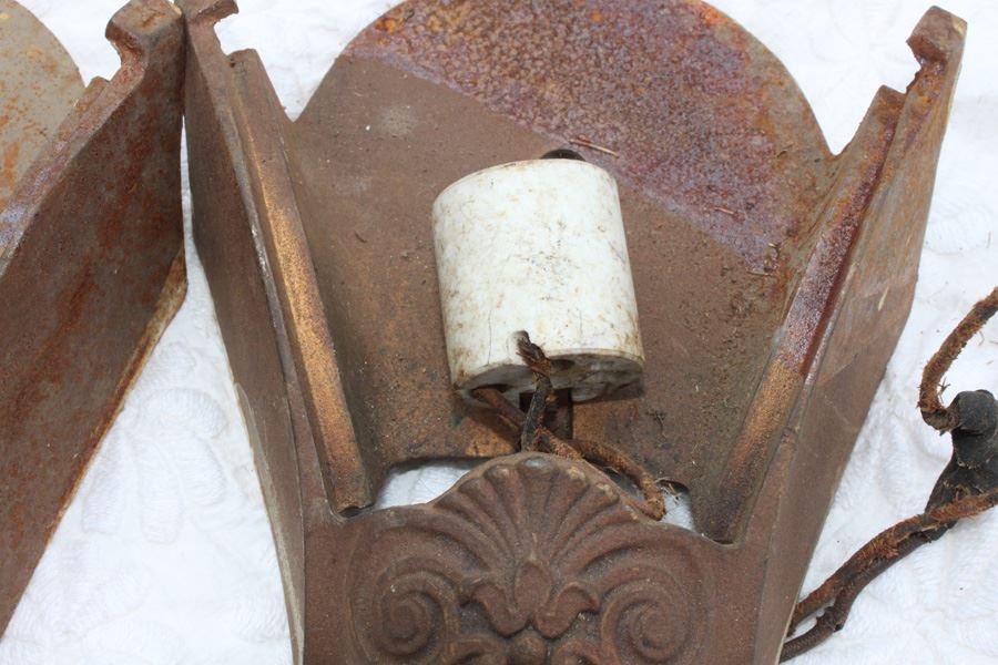 Vintage Metal Light Fixtures [Photo 7]