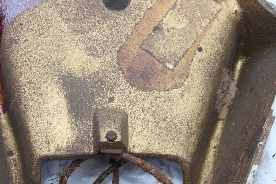 Vintage Metal Light Fixtures [Photo 5]