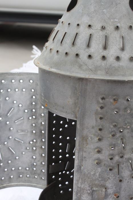 Metal Hanging Light [Photo 3]