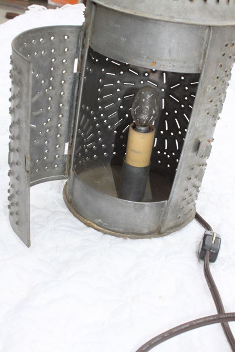 Metal Hanging Light [Photo 2]