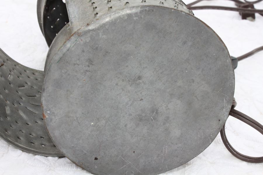 Metal Hanging Light [Photo 5]