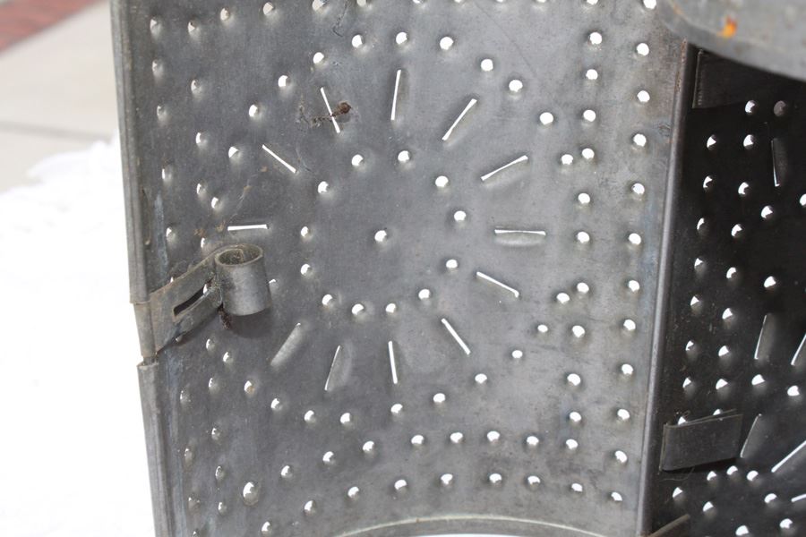 Metal Hanging Light [Photo 4]