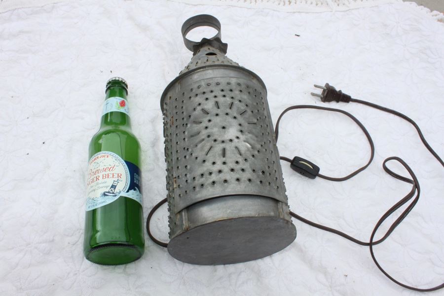 Metal Hanging Light [Photo 1]