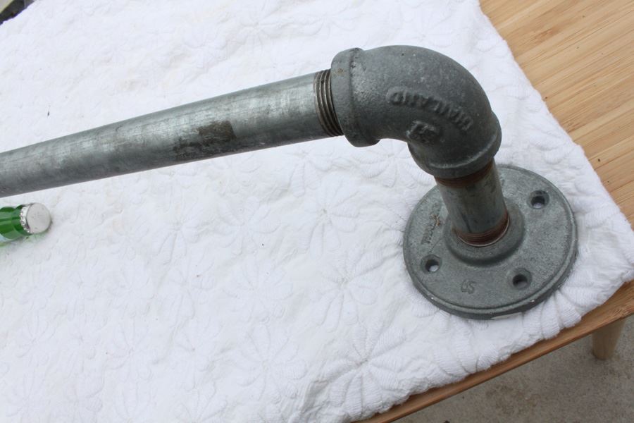 Industrial Metal Towel Display Rack [Photo 4]