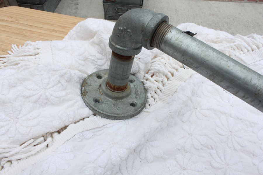 Industrial Metal Towel Display Rack [Photo 3]