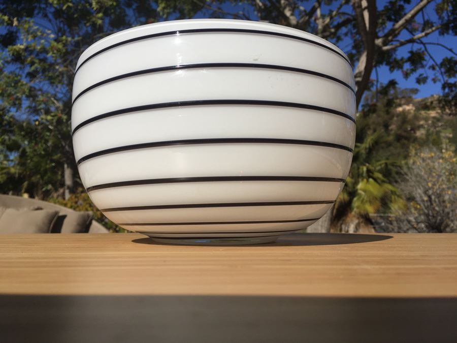 Art Glass Bowl White With Black Swirls [Photo 5]