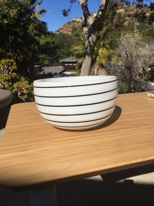 Art Glass Bowl White With Black Swirls [Photo 4]