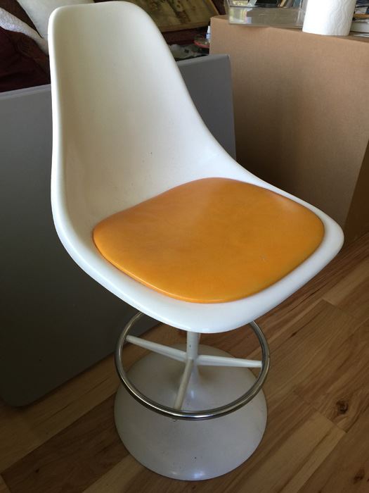 Mid Century Modern White Bar Stool   12354 H10j 