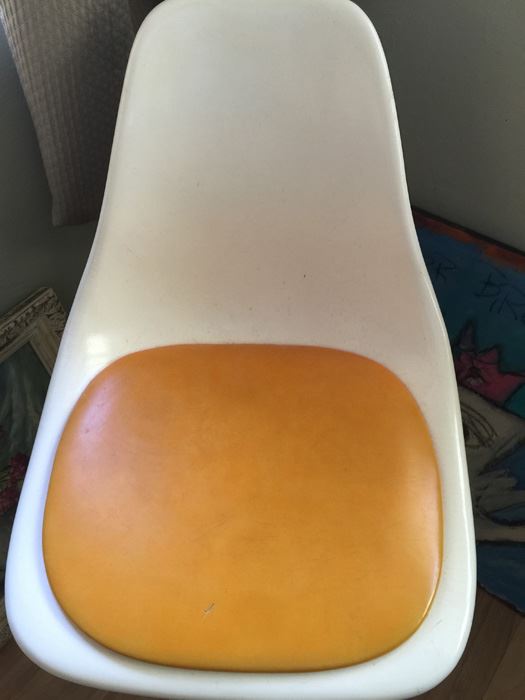 Mid-Century Modern White Bar Stool [Photo 4]