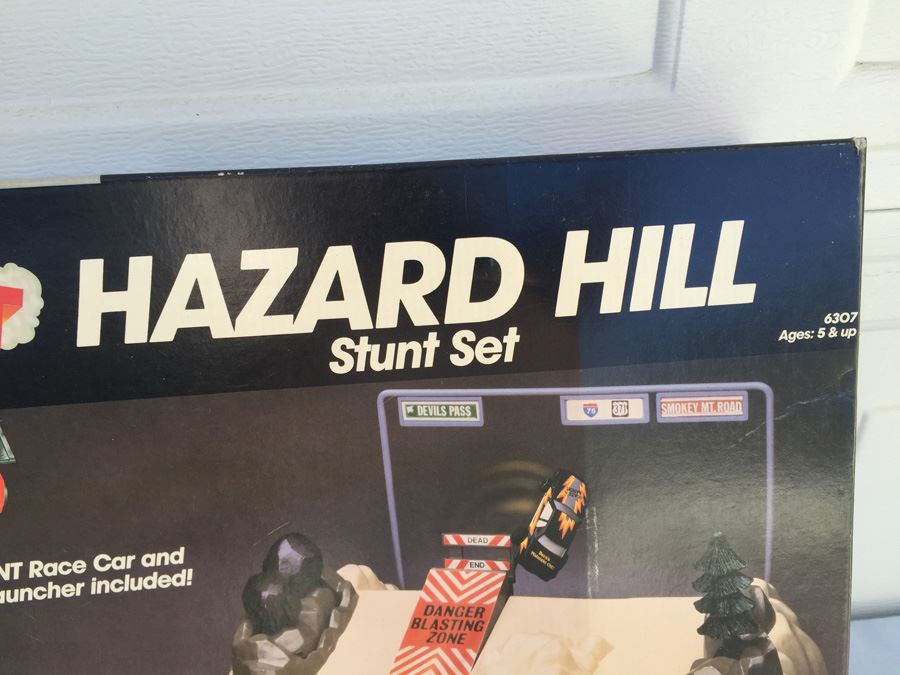 Hazard Hill Stunt Set By TONKA Vintage 1984 [Photo 4]