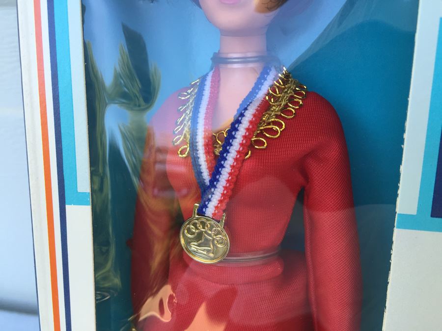 Dorothy Hamill Action Figure And Ice Skating Rink IDEAL New In Box Vintage 1977 [Photo 4]