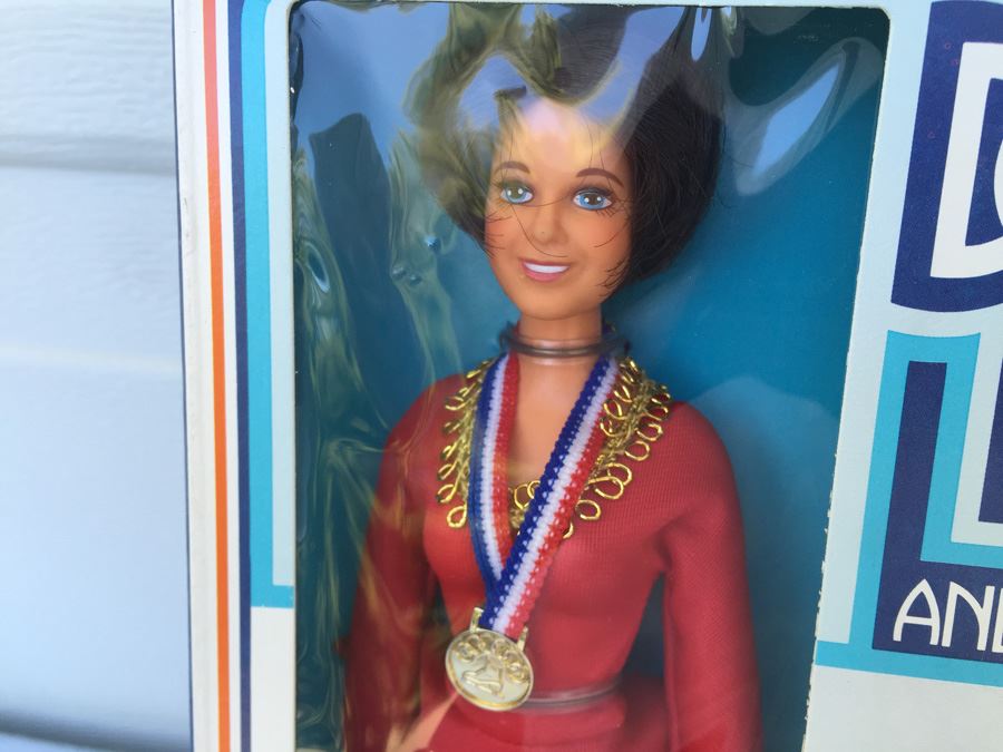Dorothy Hamill Action Figure And Ice Skating Rink IDEAL New In Box Vintage 1977 [Photo 5]