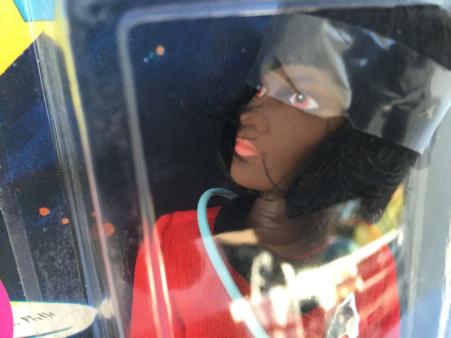 Lt. Uhura Star Trek 8' Action Figure Sealed On Card MEGO Vintage 1974 [Photo 2]