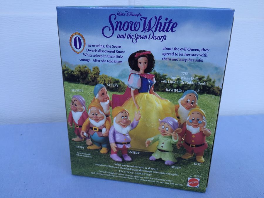 Walt Disneys Snow White And The Seven Dwarfs Happy Doll Mattel New In Box Vintage 1992 