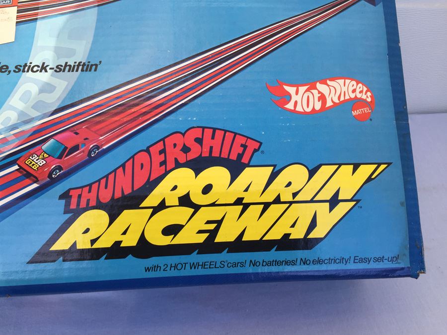 hot wheels thundershift roarin raceway