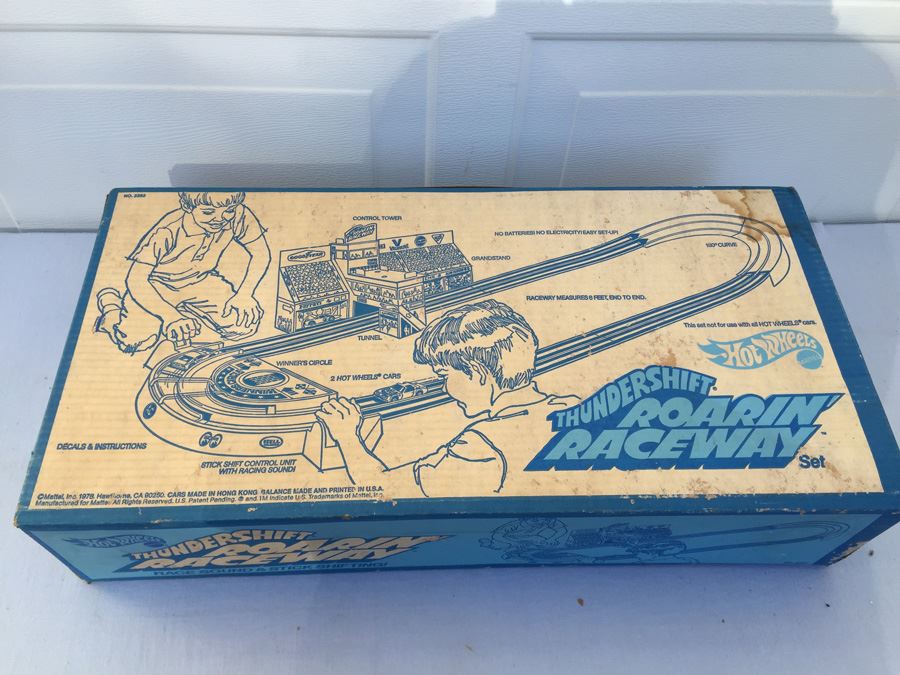 Hot Wheels Thundershift Roarin' Raceway With Two Hot Wheel Cars Mattel New In Box Vintage 1978 [Photo 3]