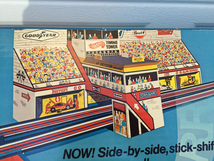 Hot Wheels Thundershift Roarin' Raceway With Two Hot Wheel Cars Mattel New In Box Vintage 1978 [Photo 5]